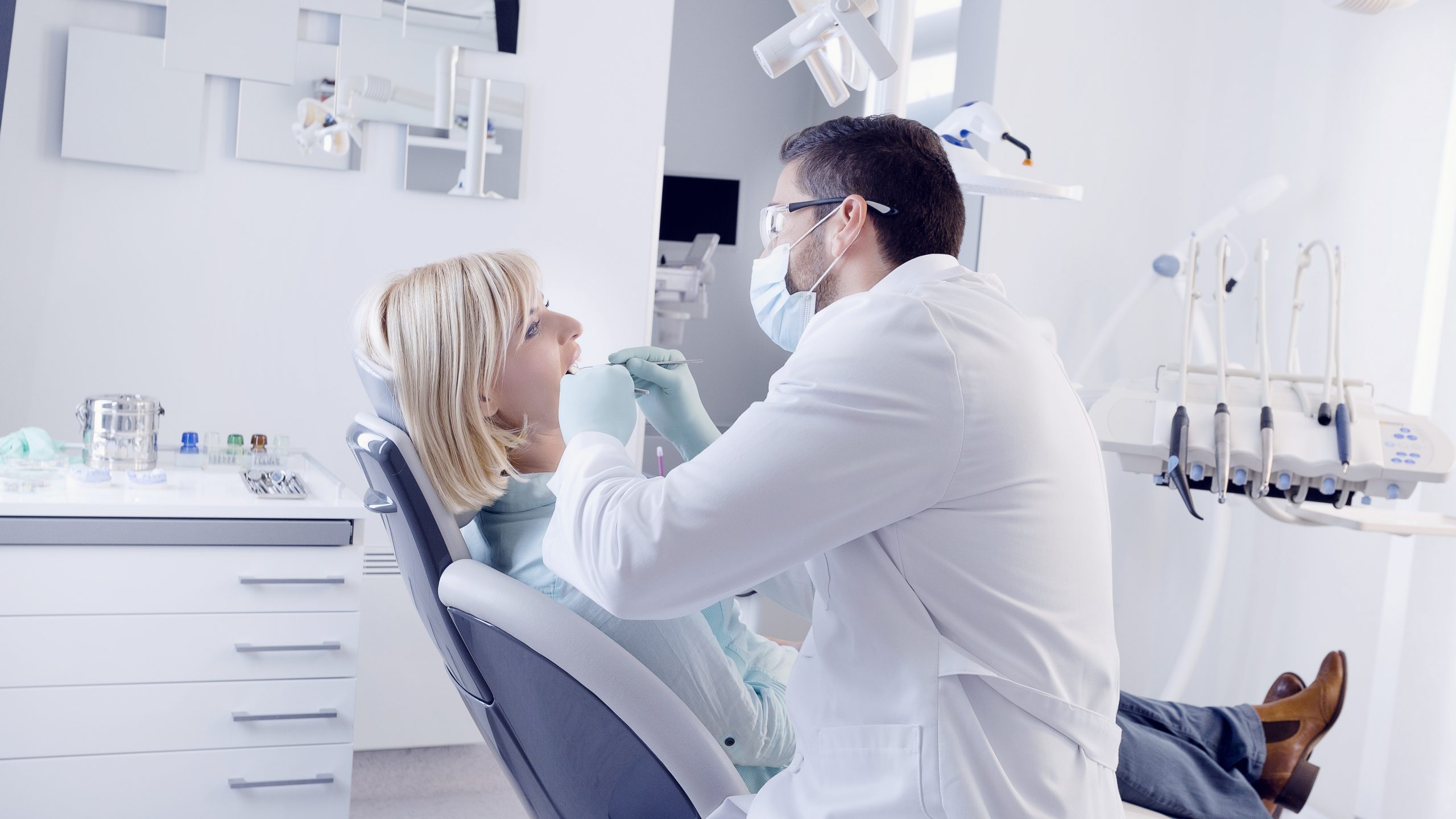 Dentist in London, AR